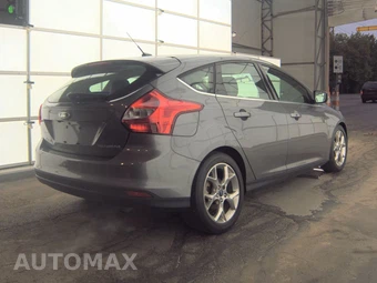 2013 Ford Focus Titanium Hatchback – miniatura 4