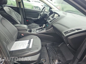 2013 Ford Focus Titanium Hatchback – miniatura 8