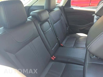 2013 Ford Focus Titanium Hatchback – miniatura 13