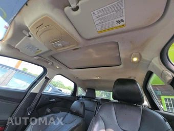 2013 Ford Focus Titanium Hatchback - miniatura 11