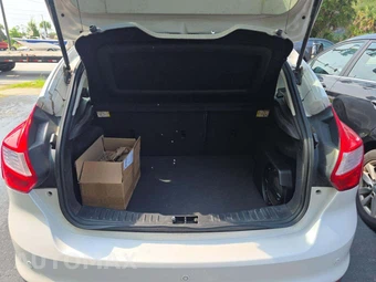 2013 Ford Focus Titanium Hatchback - miniatura 14