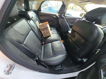 2013 Ford Focus Titanium Hatchback - miniatura 16