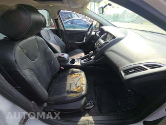 2013 Ford Focus Titanium Hatchback - miniatura 18
