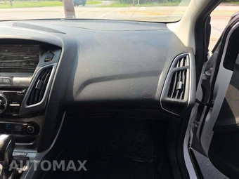 2013 Ford Focus Titanium Hatchback - miniatura 19