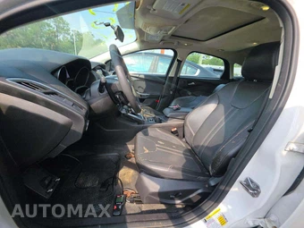 2013 Ford Focus Titanium Hatchback - miniatura 6