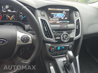 2013 Ford Focus Titanium Hatchback - miniatura 11