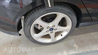 2013 Ford Focus Titanium Hatchback - miniatura 22