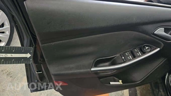 2013 Ford Focus Titanium Hatchback - miniatura 26