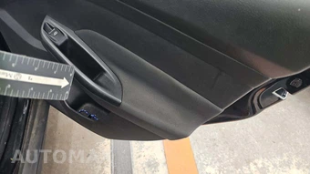 2013 Ford Focus Titanium Hatchback - miniatura 46