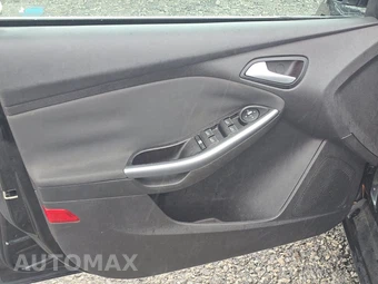 2013 Ford Focus Titanium Hatchback - miniatura 9