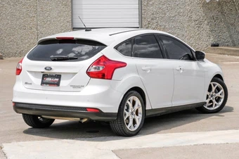 2013 Ford Focus Titanium Hatchback - miniatura 10
