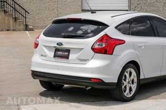 2013 Ford Focus Titanium Hatchback - miniatura 11