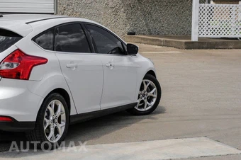 2013 Ford Focus Titanium Hatchback - miniatura 12