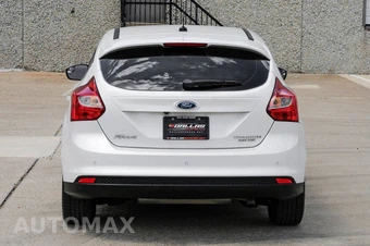 2013 Ford Focus Titanium Hatchback - miniatura 13