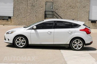 2013 Ford Focus Titanium Hatchback - miniatura 15