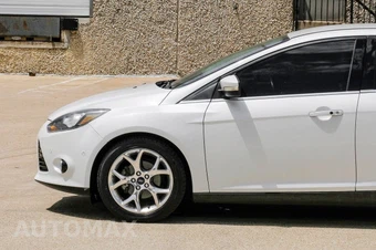 2013 Ford Focus Titanium Hatchback - miniatura 16