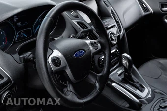 2013 Ford Focus Titanium Hatchback - miniatura 21