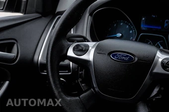 2013 Ford Focus Titanium Hatchback - miniatura 22