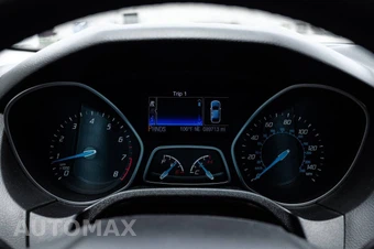 2013 Ford Focus Titanium Hatchback - miniatura 24
