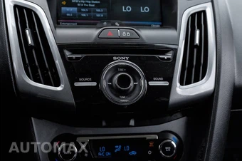 2013 Ford Focus Titanium Hatchback - miniatura 30