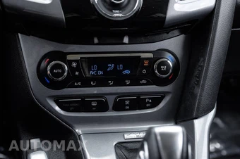 2013 Ford Focus Titanium Hatchback - miniatura 31
