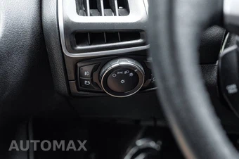 2013 Ford Focus Titanium Hatchback - miniatura 34
