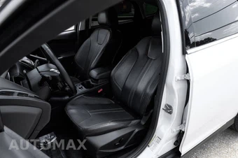 2013 Ford Focus Titanium Hatchback - miniatura 40