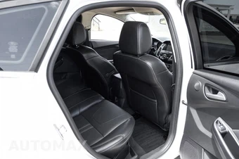 2013 Ford Focus Titanium Hatchback - miniatura 45