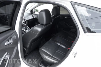 2013 Ford Focus Titanium Hatchback - miniatura 46