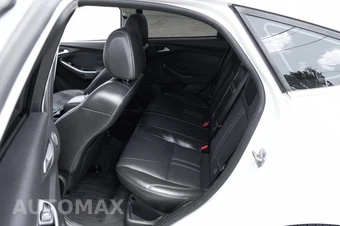 2013 Ford Focus Titanium Hatchback - miniatura 47
