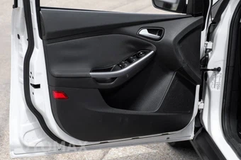 2013 Ford Focus Titanium Hatchback - miniatura 50