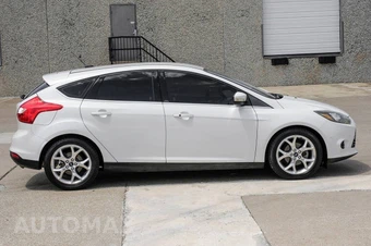 2013 Ford Focus Titanium Hatchback - miniatura 9
