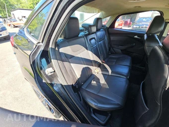 2013 Ford Focus Titanium Sedan – miniatura 16