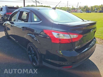 2013 Ford Focus Titanium Sedan – miniatura 2