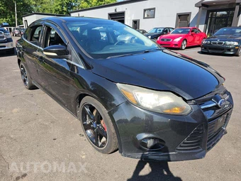 2013 Ford Focus Titanium Sedan – miniatura 4