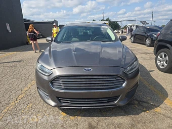 2013 Ford Fusion S - miniatura 2