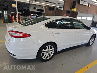 2013 Ford Fusion SE - miniatura 4