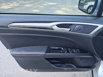 2013 Ford Fusion SE – miniatura 9