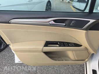 2013 Ford Fusion SE - miniatura 9