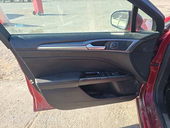 2013 Ford Fusion Titanium – miniatura 9