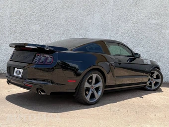 2013 Ford Mustang GT Coupe - miniatura 2