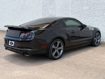 2013 Ford Mustang GT Coupe - miniatura 7