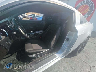 2013 Ford Mustang GT Coupe - miniatura 3
