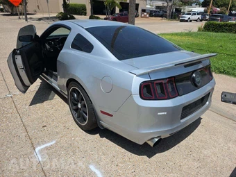 2013 Ford Mustang GT Coupe - miniatura 2