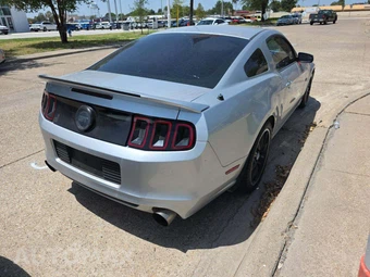 2013 Ford Mustang GT Coupe - miniatura 3