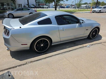 2013 Ford Mustang GT Coupe - miniatura 4