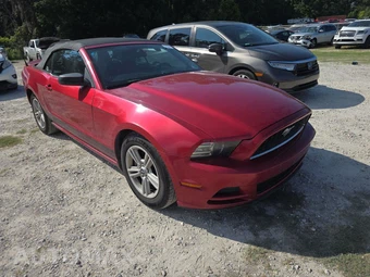 2013 Ford Mustang V6 Convertible – miniatura 3