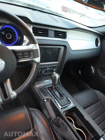 2013 Ford Mustang V6 Premium Coupe - miniatura 11