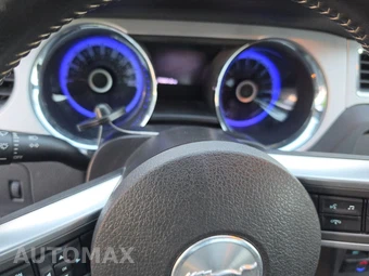 2013 Ford Mustang V6 Premium Coupe - miniatura 12