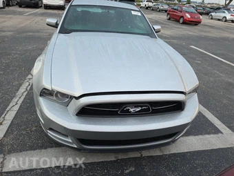 2013 Ford Mustang V6 Premium Coupe - miniatura 2